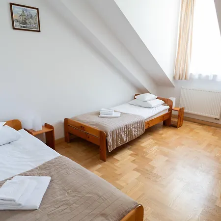 Goscinne Dom Sw. Szymona Krasków