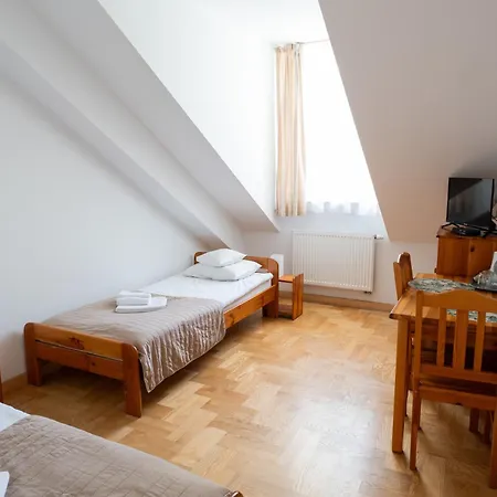 Goscinne Dom Sw. Szymona * Krasków