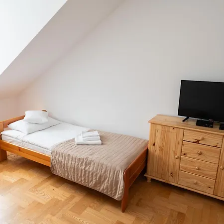 Δωμάτια σε οικογενειακή κατοικία Goscinne Dom Sw. Szymona Krasków