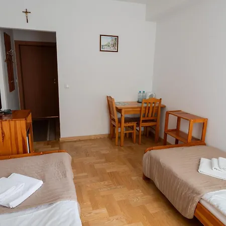 Δωμάτια σε οικογενειακή κατοικία Goscinne Dom Sw. Szymona Krasków