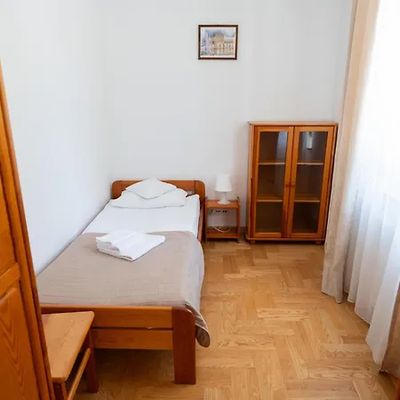 Δωμάτια σε οικογενειακή κατοικία Goscinne Dom Sw. Szymona