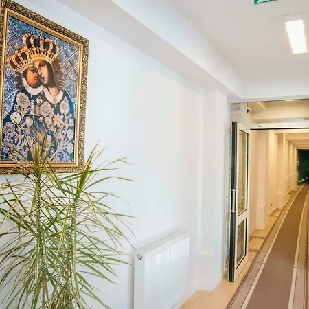 Goscinne Dom Sw. Szymona Krasków